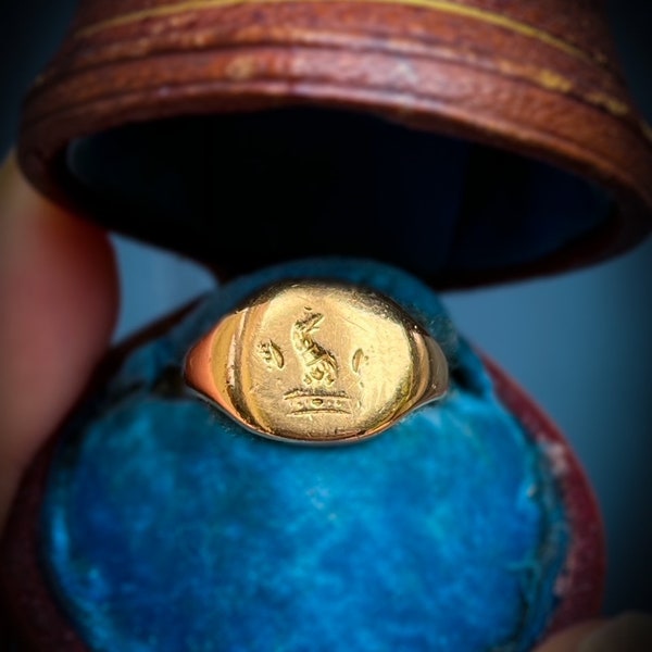 Antique Phoenix Intaglio Signet Ring in 18 Carat Gold Edwardian C. 1905 Carved Seal Family Crest Armorial Pinky