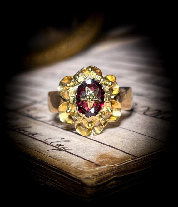 Antique Garnet Starburst Ring in 9ct Gold Victori… - image 8