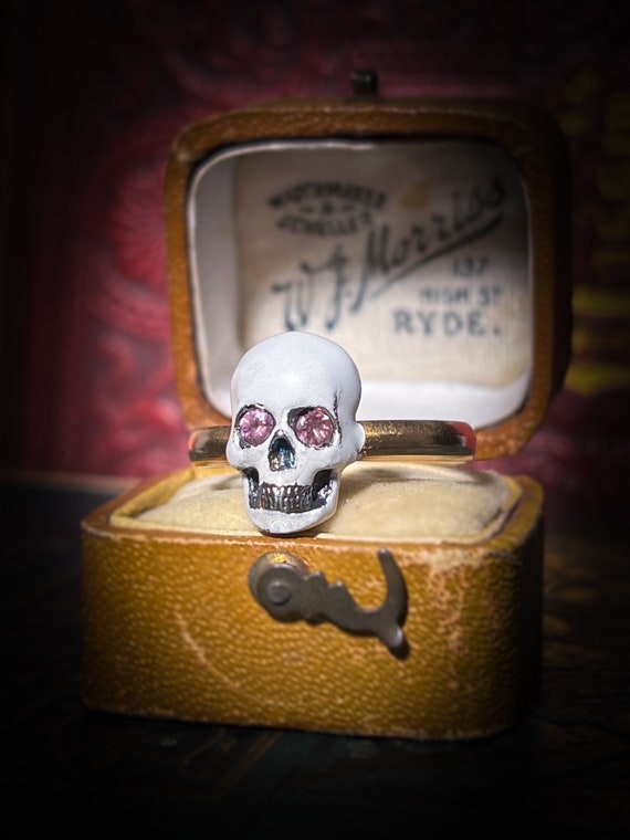 Vintage Memento Mori 9 Carat Gold Skull Ring Pink… - image 4