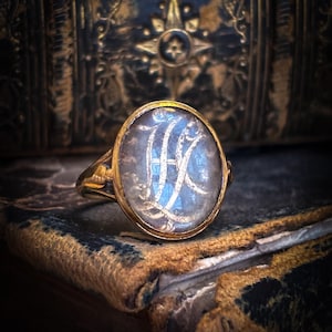 Anillo de luto con monograma georgiano, oro de 18 quilates, antiguo, alrededor del siglo XVIII, con forma de serpiente.