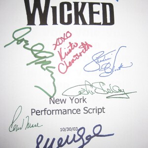 Wicked Signed Broadway Musical Script X7 Autograph Kristin Chenoweth Idina Menzel Stephanie J. Block Robert Morse Joel Grey Carole Shelly