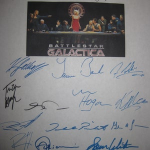 Battlestar Galactica piloto assinado roteiro de TV Roteiro X18 Autógrafos Edward James Olmos Mary McDonnell Katee Sackhoff Jamie Bamber Moore