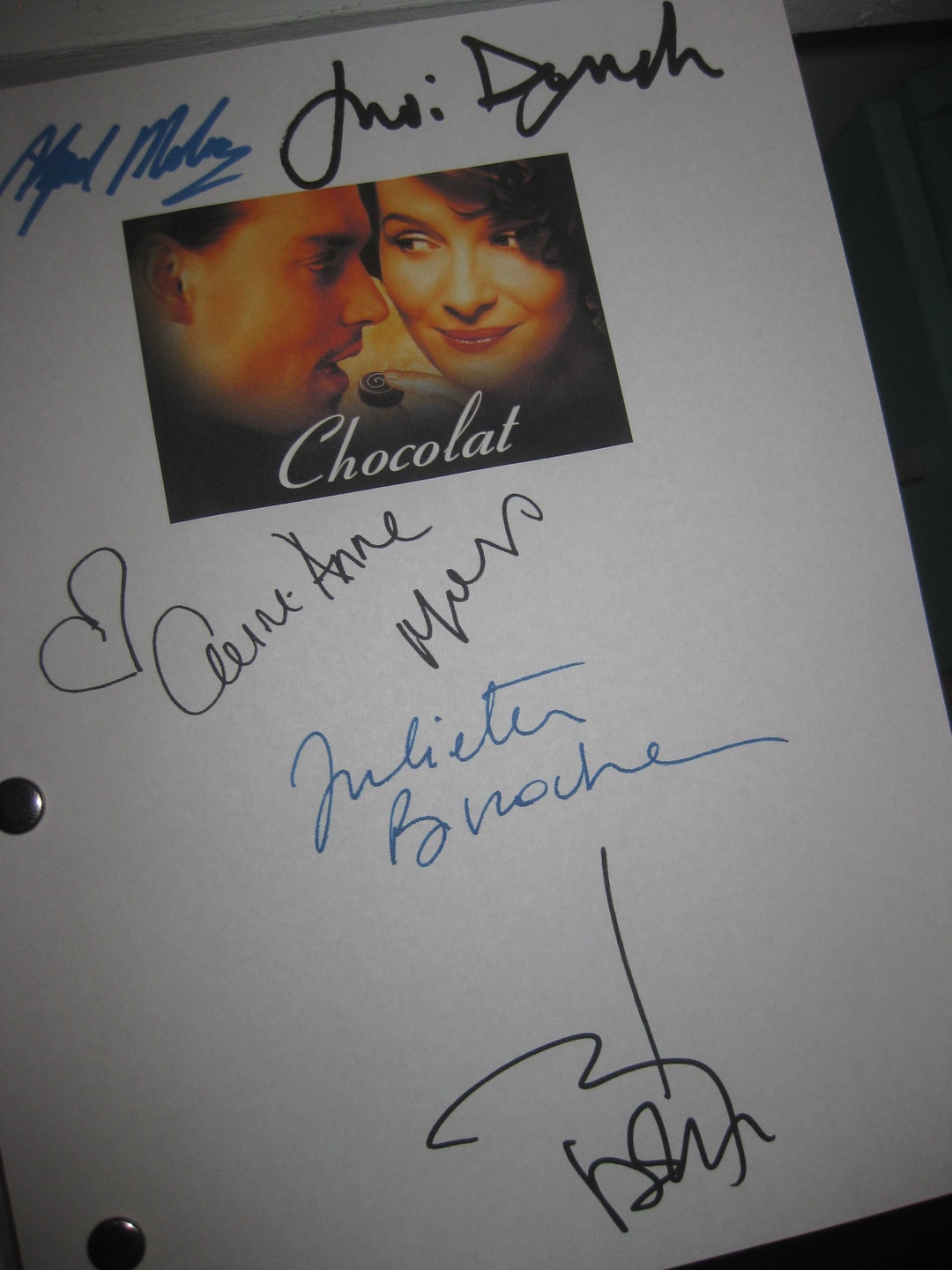 Chocolat Signed Movie Film Script Screenplay X5 Autograph Johnny Depp ...
