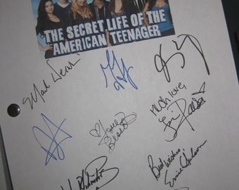 The Secret Life of the American Teenager Signed TV Pilot Script Screenplay X10 Autograph Shailene Woodley Molly Ringwald John Schneider RPNT