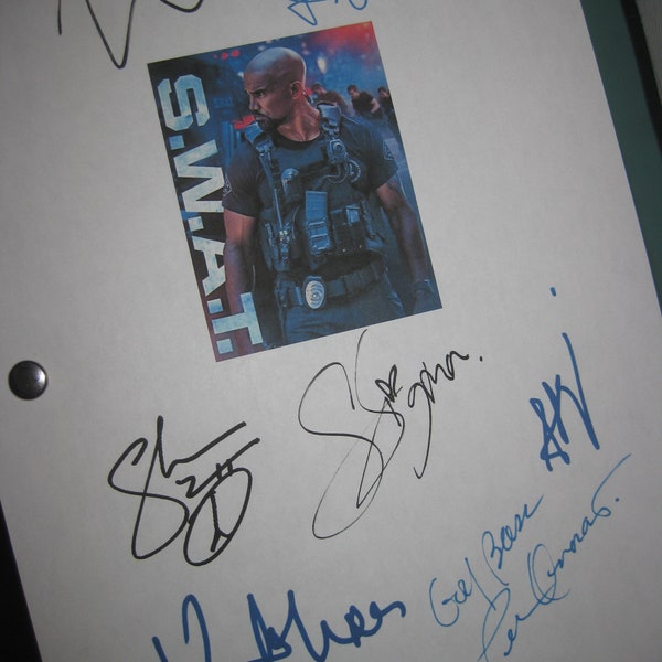S.W.A.T. Signed TV Pilot Script Screenplay X7 Autographs Shemar Moore Stephanie Sigman Alex Russell Lina Esco Kenny Johnson Peter Onorati