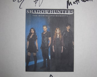 Shadowhunters The Mortal Instruments Signed TV Pilot Script Autographs Katherine McNamara Dominic Sherwood Matthew Daddario Emeraude Toubia