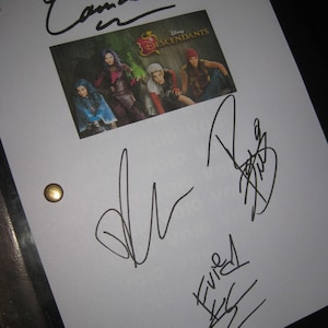 ダヴ・キャメロン直筆サイン入り超大型写真…ディセンダントシリーズ ダヴ・キャメロン直筆サイン入り超大型写真…ディセンダントシリーズ