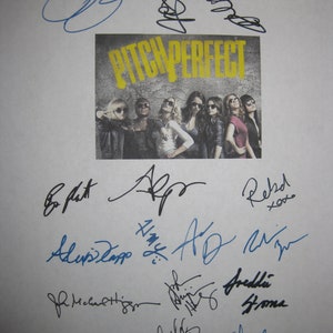 Pitch Perfect Podpisany film Scenariusz filmowy Skrypt X16 Autografy Anna Kendrick Rebel Wilson Brittany Snow Skylar Astin Elizabeth Banks