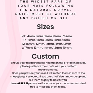 Op de afbeelding: Maattabel voor kunstnagels, met verschillende maten in millimeters. De tabel bevat instructies voor het meten van je nagels en een opmerking over aangepaste maten.