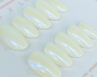 Geglazuurde luxe pers op nagels, chroompers op nagels, handgeschilderde luxe pers op nagels