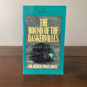 The Hound of the Baskervilles Paperback Book / Vintage 1979 Sir Arthur Conan Doyle Sherlock Holmes Dell