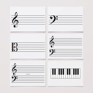 Könnte beinhalten: Eine Sammlung weißer Karten mit Noten. Jede Karte zeigt eine Notenzeile mit fünf horizontalen Linien und einem musikalischen Symbol, darunter Violinschlüssel, Bassschlüssel und eine Klaviatur.