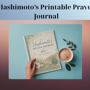 Puede incluir: Un diario de oración titulado A Hashimoto's Prayer Journal con un diseño de portada floral en verde suave y blanco, que incluye un pequeño icono de cruz y el texto Faith, Healing & Hope, Strength for Today, Hope for Tomorrow.