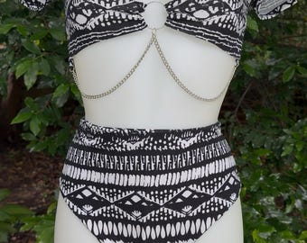 4-delige raveset - festivaloutfit - jarretels- stringslipje- top met kettingen - alternatieve mode - ravewear - bikinibroekje met hoge taille