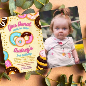 No querrás perderte una invitación de cumpleaños para cualquier edad o para teléfono móvil con plantilla de invitación digital editable con foto de Canva