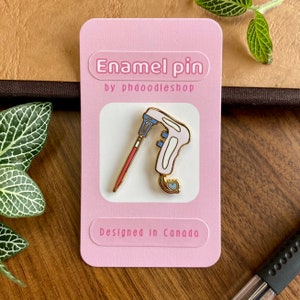 Pipettor enamel pin | Cute cell biology pin for laboratory scientist | Cell biology, molecular biology, immunology, neuroscience gift