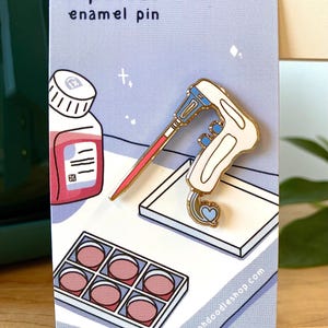 Pipettor enamel pin | Cute cell biology pin for laboratory scientist | Cell biology, molecular biology, immunology, neuroscience gift
