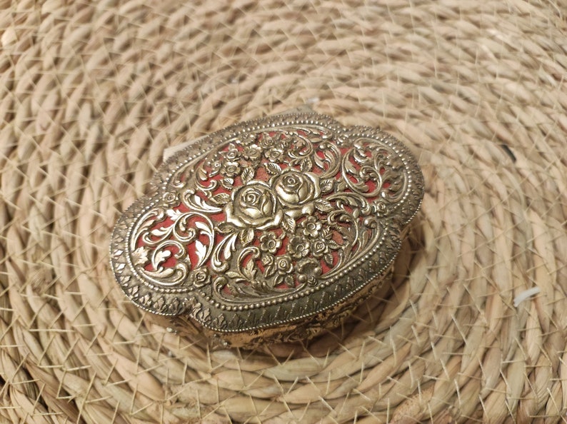 Old jewelry box image 2