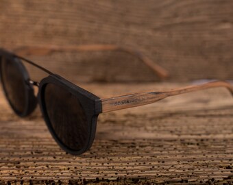 Bamboo sunglasses including case