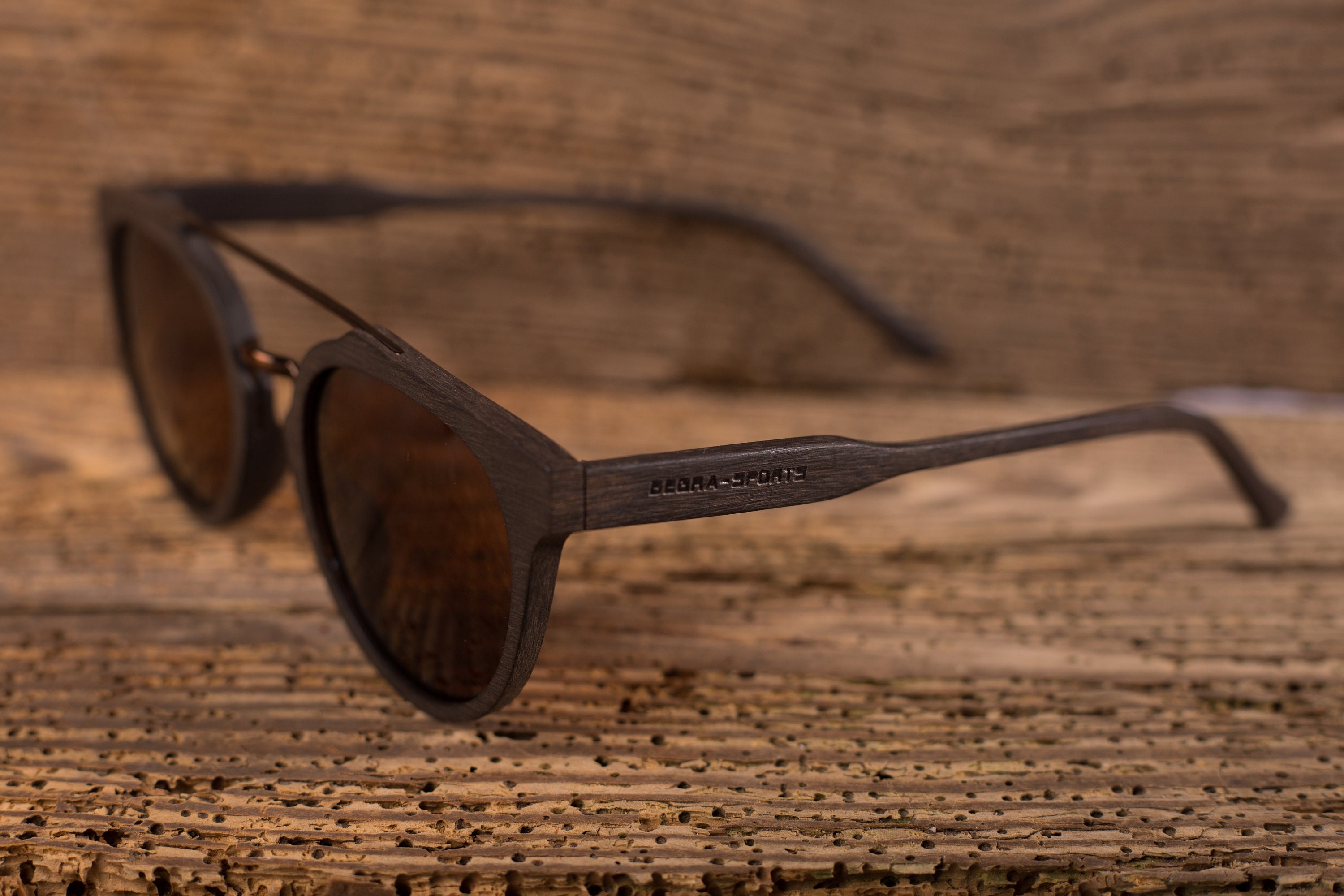 Sunglasses made of bamboo including case, bamboo sunglasses with case