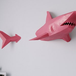 Décoration murale 3D avec requin - Il nage sur le mur. Le requin visite votre maison. Incroyable décoration pour chambre de garçon. Décoration de salle de bain pour enfants. Ce n'est pas un papier plié