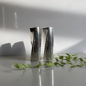 Fancy Crystal 2.75 Tall Cut Glass Salt & Pepper Shaker Set w Decorative SP  Tops