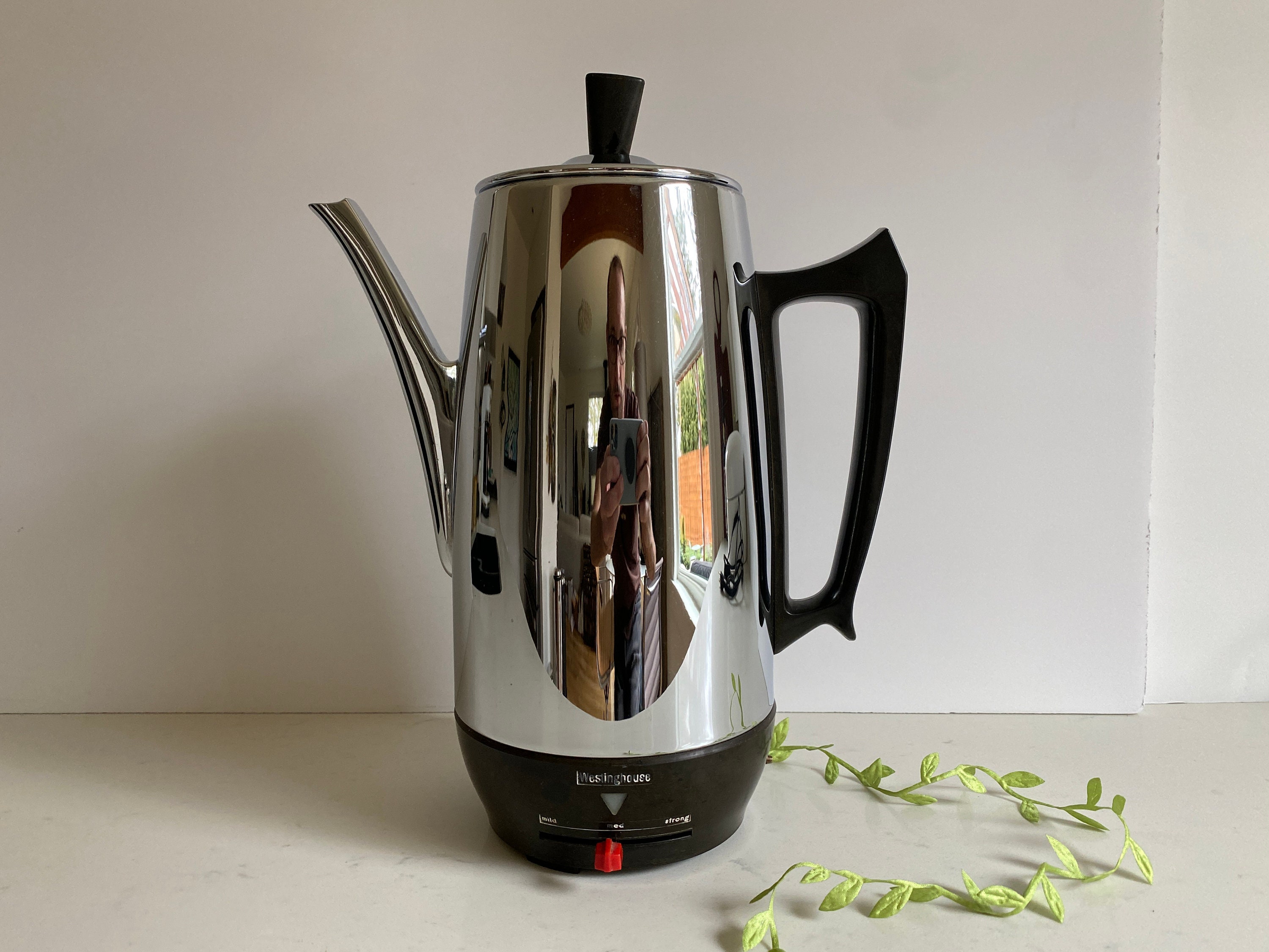 Coffee Maker:Universal Coffeematic 8-Cup Elec. Percolator - D