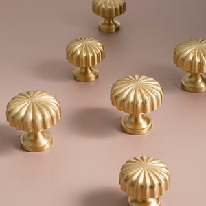 Solid Brass cabinet knobs, Vintage Gold drawer knobs pulls, sunflower Wardrobe Dresser cupboard handles knobs, Cabinet hardware zdjęcie 1