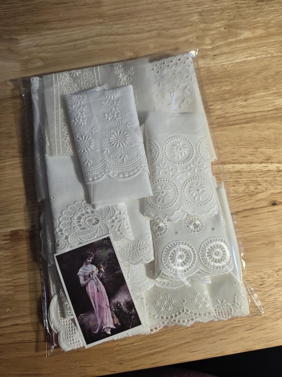 Vintage French lace trims, salesman samples, white trims, set of 14 pieces. For sewing, scrapbooking, doll making.
