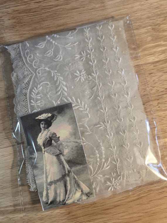 Vintage French trims samples, 5 lace pieces, scrapbooking, dollmaking lace, sewing lace.
