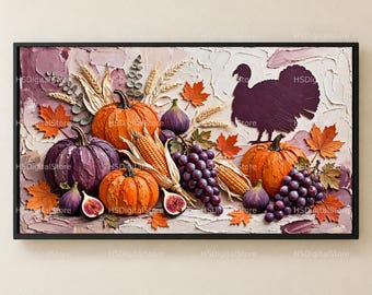 Puede incluir: Una pieza de arte mural rectangular que presenta una pintura al óleo texturizada con espátula de una escena de cosecha. La composición incluye calabazas naranjas y moradas, mazorcas de maíz, racimos de uvas moradas, higos, tallos de trigo y hojas de arce naranjas, con una silueta de pavo morado oscuro a la derecha, sobre un fondo neutro texturizado.