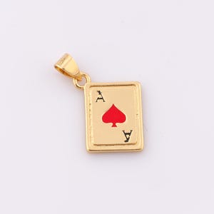 1 colgante de naipe esmaltado en oro de 18 quilates, relleno de oro de 18 quilates, ideal para hacer pulseras, collares y joyas.
