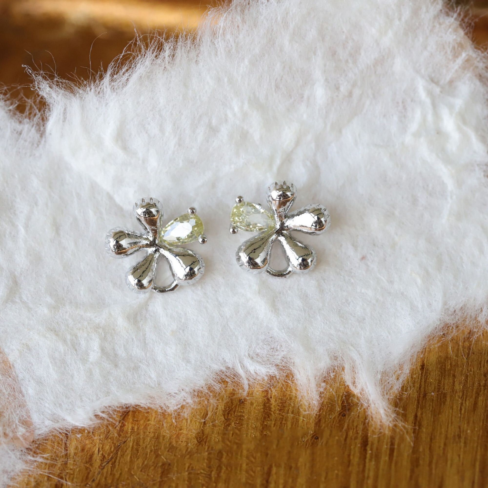 14K Gold Plated Zirconia Flower Earrings With Hole,flower Non