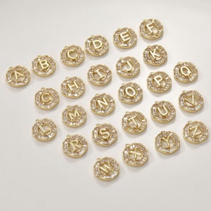 Encanto inicial cúbico chapado en oro de 14K, letra de zirconia cz, colgante de letra de zirconia redonda, para hacer collares y pulseras, regalo para ella LL017
