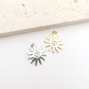 Sleek sun charm,18K gold/silver plated,sun with rays pendant,for necklace and earring making,jewelry finding LM2-S20673