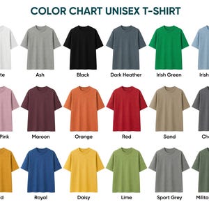 Puede incluir: Una tabla de colores para camisetas unisex que muestra dieciocho camisetas de manga corta en varios colores, incluyendo blanco, ceniza, negro, gris oscuro, verde irland&eacute;s, rosa claro, granate, naranja, rojo, arena, carb&oacute;n, oro, azul real, margarita, lima, gris deportivo y verde militar.