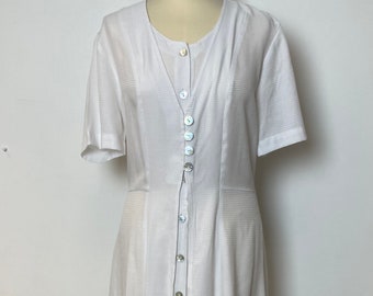 Vintage jurk in viscose en wit polyester, trompe l'oeil stijl met korte mouw en riem op de rug, M, jaren '80