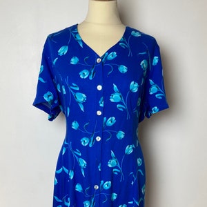 Vintage dress in blue viscose with short sleeves and belt at the back, L, 80s