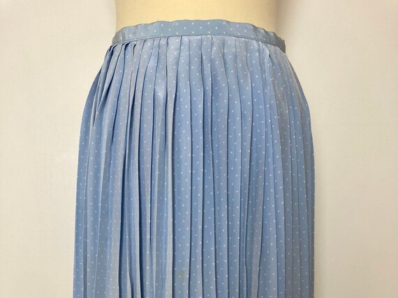 Jupe mi-longue plissée à fleurs vintage en bleu marine - Retro, Indie