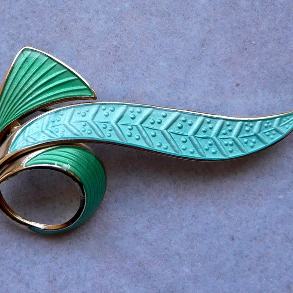 Lovely Aksel Holmsen, mid century enamel brooch, beautiful condition