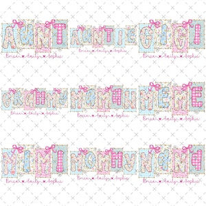 Könnte beinhalten: Eine Sammlung personalisierter Namensdesigns mit Namen wie "Tante", "Tante" und "Gigi" in einem Blumen- und Vichy-Muster. Jedes Design enthält Namen wie "Brian", "Emily" und "Sophia". Die Designs sind mit rosa Schleifen verziert.