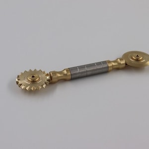 Double pasta wheel / pasta cutter with smooth/serrated brass blade