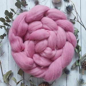 Naturally dyed superwash Merino wool top/ roving 'Lac', 100g