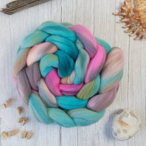 Hand-dyed Rambouillet wool top &#39;Paradise Feather&#39;, 110g