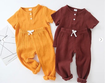 2-piece Toddler Boy/Girl Basic Solid Color Tee and Pants Set