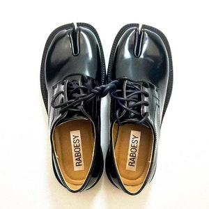 Klassieke tabi-loafers voor dames | Tabi-loafer met dikke hak en splitten | Zwartrode Tabi-loafer