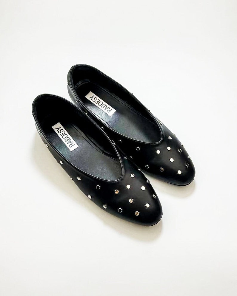 Eco cuero punto Toe Studs Ballet Flats / Vintage zapatos de ballet negros plegables / zapatos de ballet negro Mary Janes imagen 1