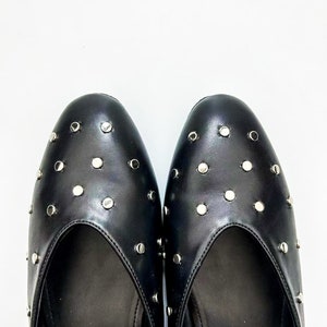 Eco cuero punto Toe Studs Ballet Flats / Vintage zapatos de ballet negros plegables / zapatos de ballet negro Mary Janes imagen 4