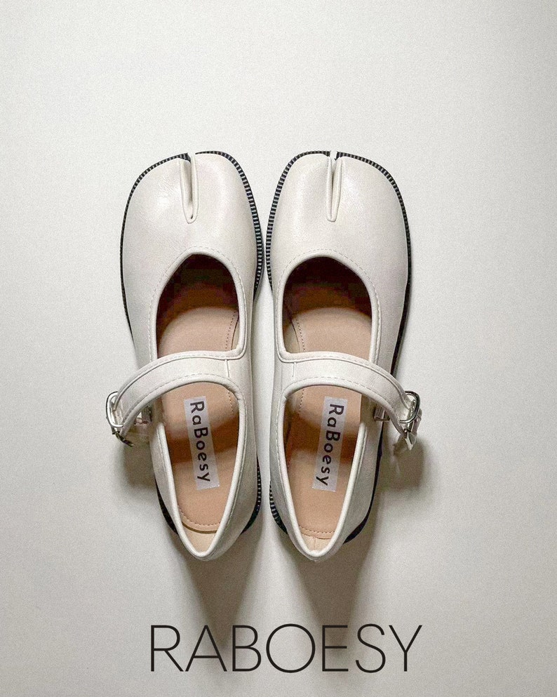 Eco cuero Vintage Tabi Ballet Flats / Mujeres Split Toe Correa ajustable Mary Jane Zapatos / Retro Marrón Negro Rojo Blanco Split Toe Tabi Zapatos Blanco