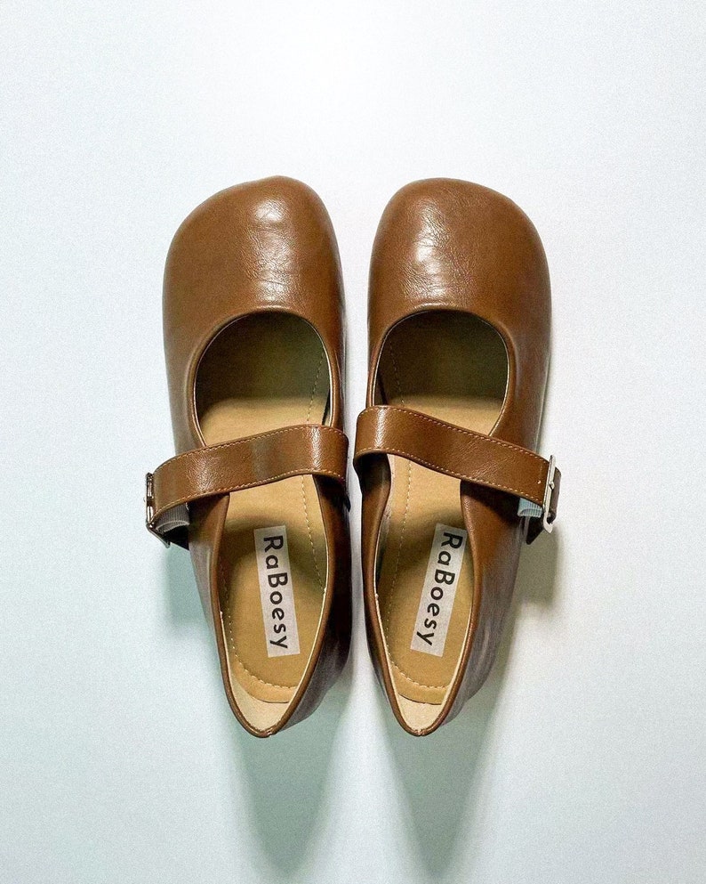 Eco cuero estilo retro punta redonda Mary Jane Flats / Vintage correa ajustable Mary Janes para pies anchos / mujeres suaves Mary Jane zapatos imagen 1